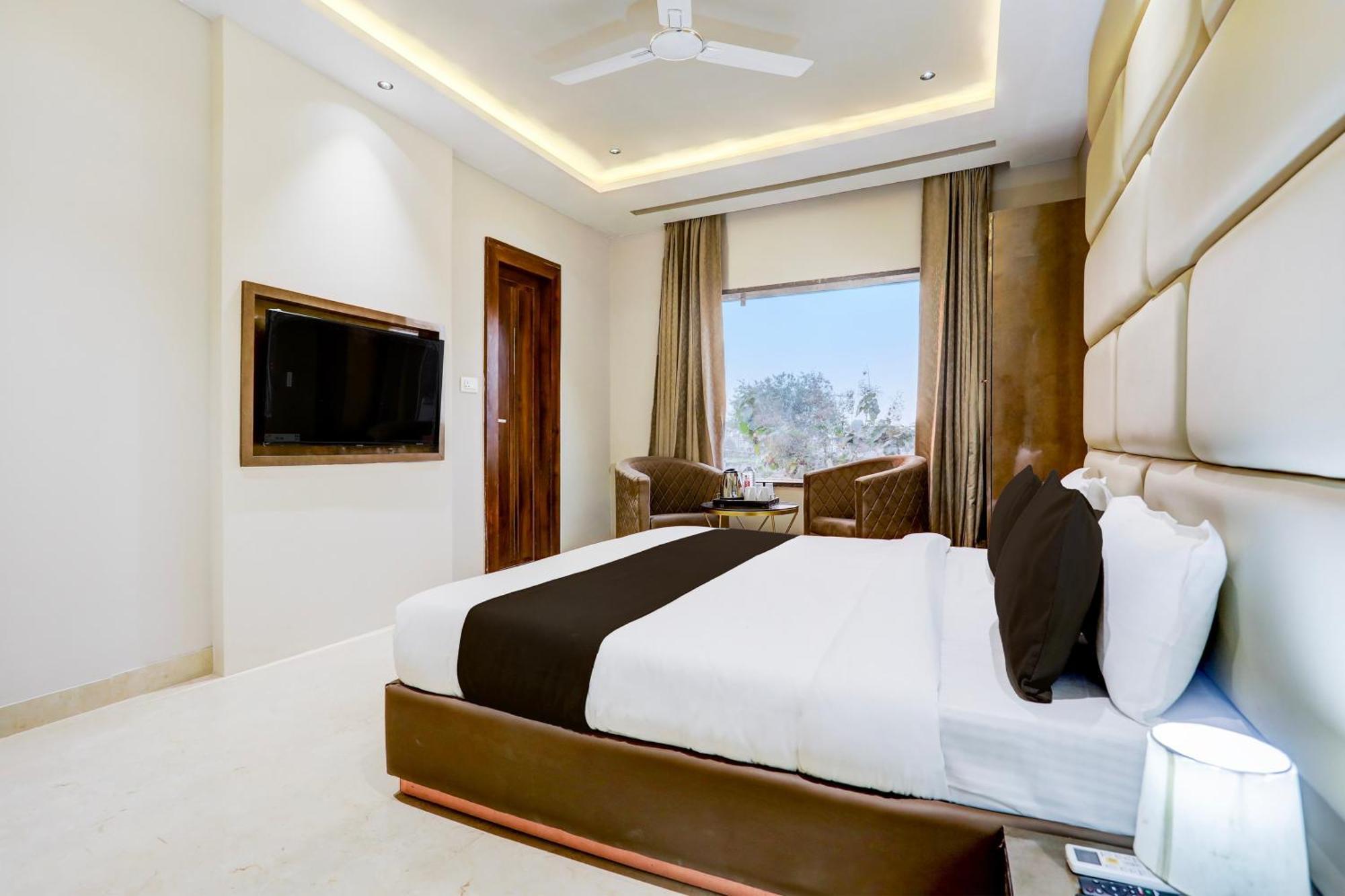 Hotel Super Collection O Belgacihia Near Kolkata Railway Station à Gwalior Extérieur photo