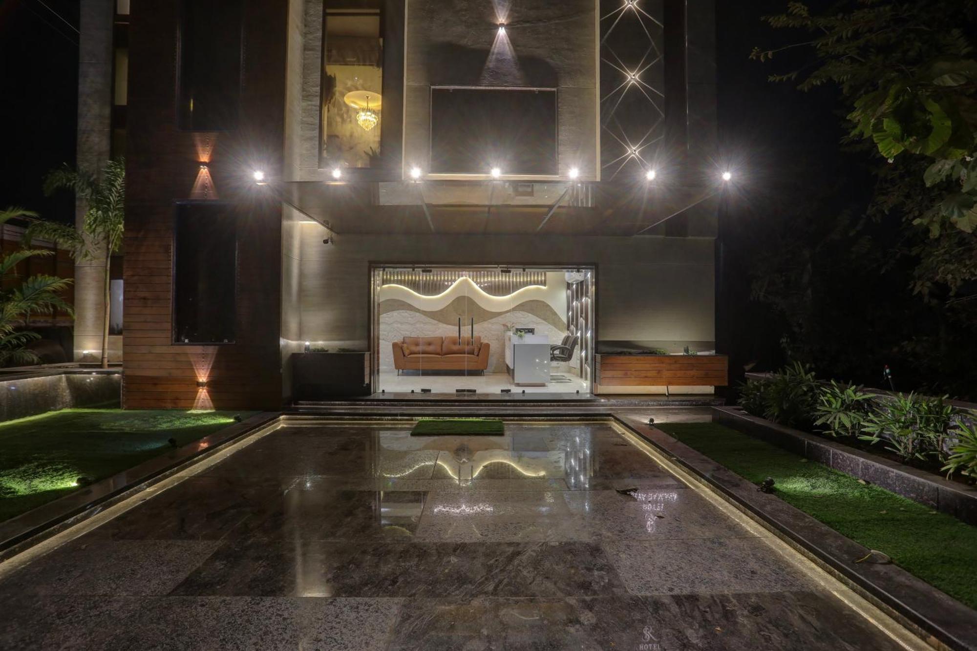 Hotel Super Collection O Belgacihia Near Kolkata Railway Station à Gwalior Extérieur photo