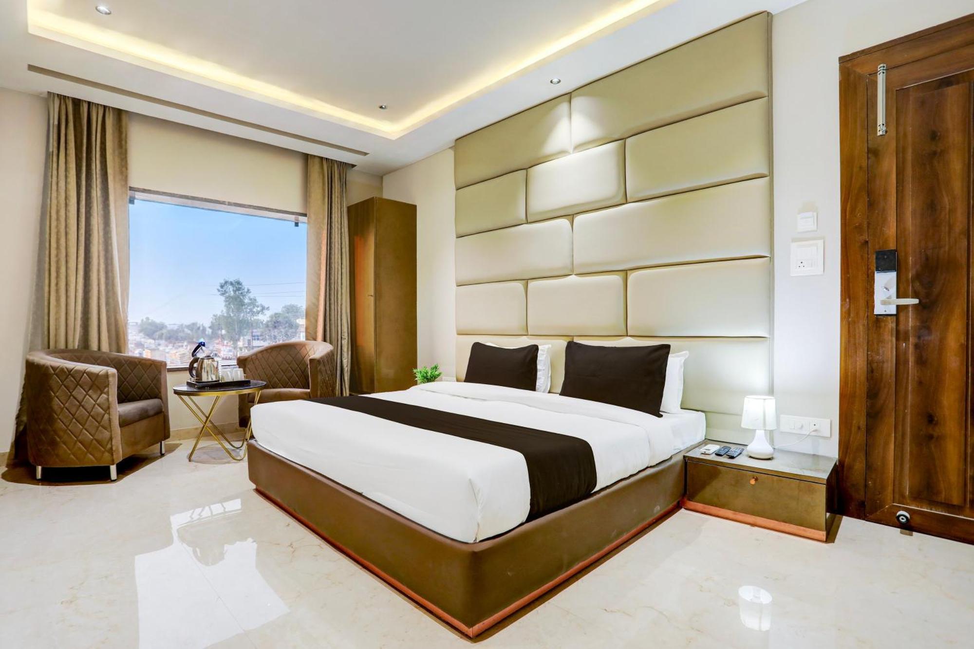 Hotel Super Collection O Belgacihia Near Kolkata Railway Station à Gwalior Extérieur photo